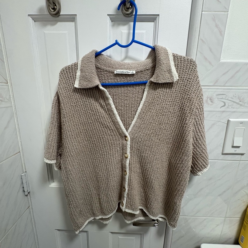 Abercrombie & Fitch Taupe Short Sleeve Button Up Top with White Trim